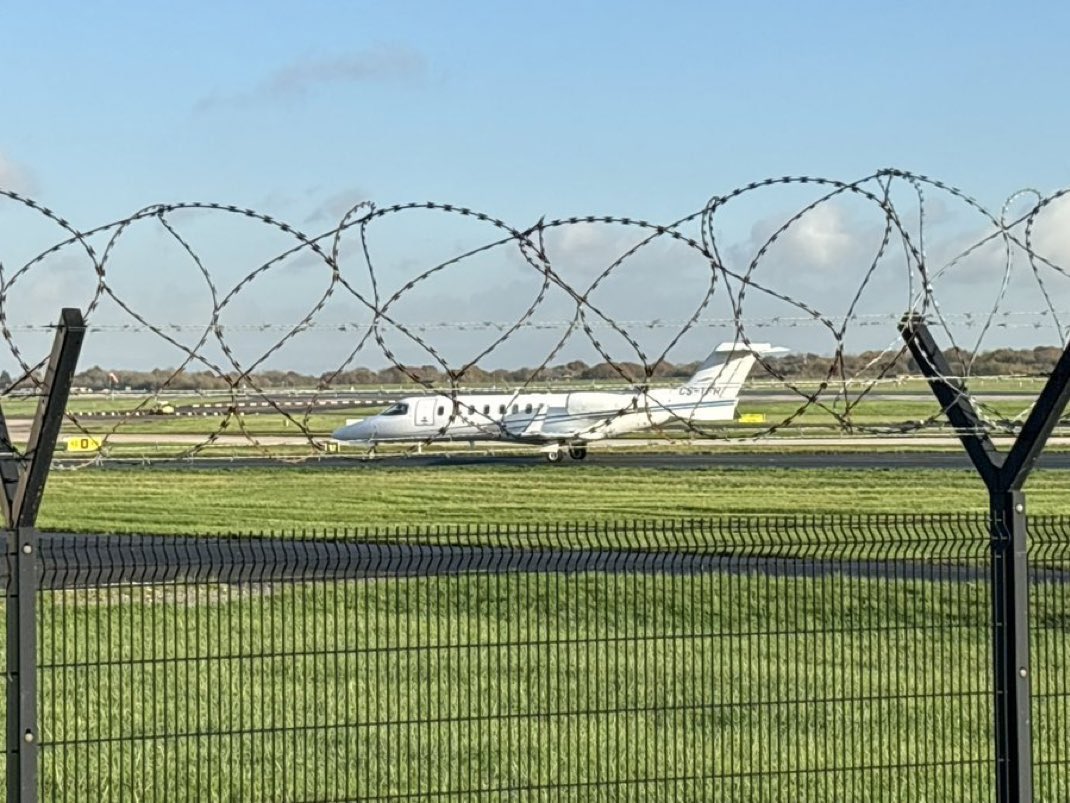 Ruben and his team have landed! 👋

📸 <a href="/markfschofield/">Mark</a>