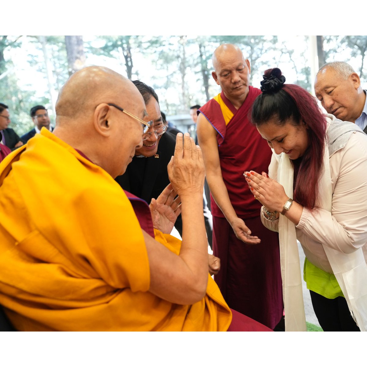 ✨Words can’t express the experience of being the aura of His Holiness Dalai Lama. Grateful for the blessings and energy received from him in person🙏
.
.
#TheDalaiLama #HisHoliness #DalaiLama #Buddha #DivineBlessings #Multiverse #Blessed #spiritualawakening #SpiritualGrowth