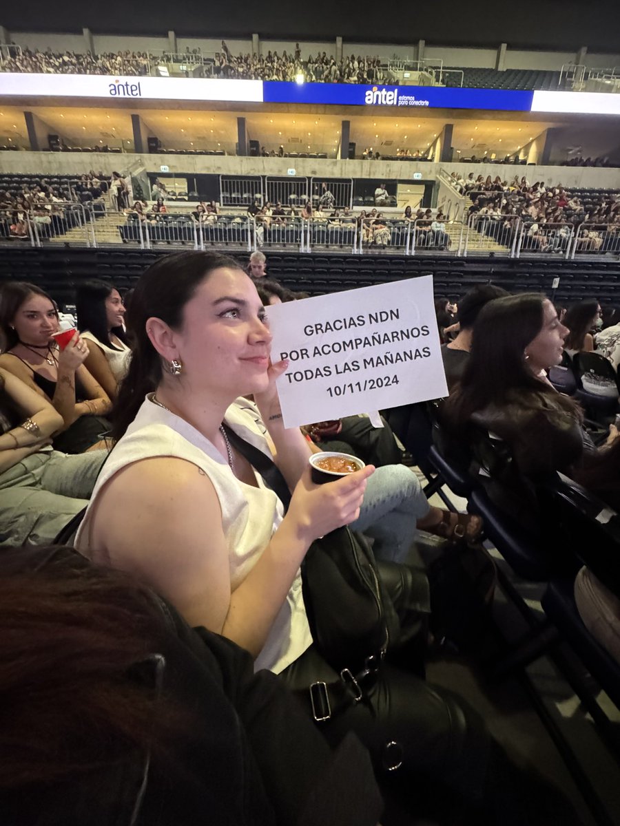 MaleDiaz94's tweet photo. Felicitaciones Mominaaaaa! Mi amiga no pudo parar de llorar, maravillosa primera vez viéndolos. Los amamos !!🤍🤍🤍 #nadiedicenada https://t.co/JvzYawIM04