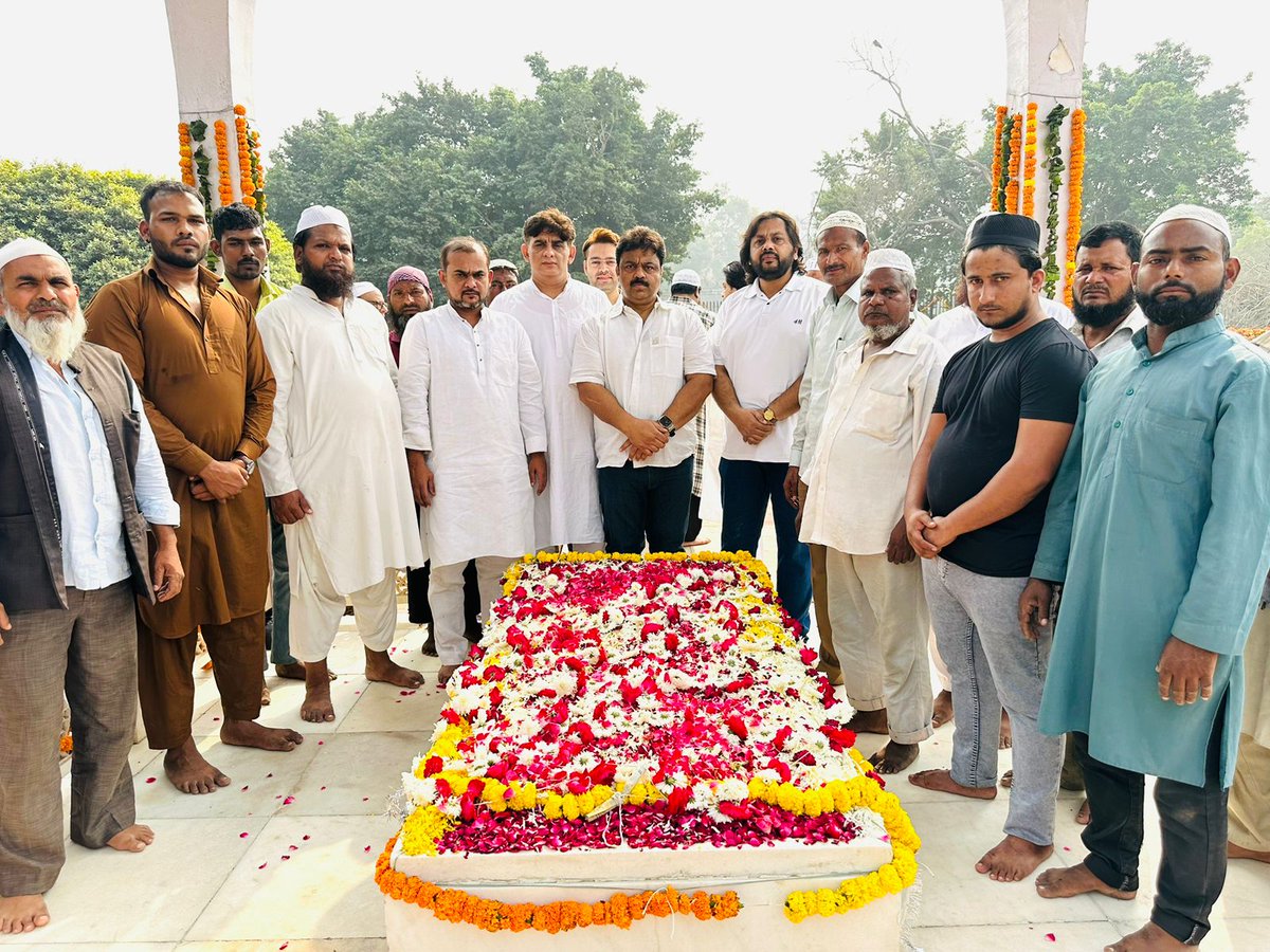 Rafiqahmed22313's tweet image. भारत देश के प्रथम शिक्षामंत्री भारत रतन मौलाना अबुल कलाम आजाद जी की यौमे पैदाइश पर खिराजे अकीदत पेश करते हैं । हम दुआ करते हैं अल्लाह अबुल कलाम आजाद जी को जन्नत उल फिरदौस आला मुकाम आता करे उनके दर्जात बुलंद करे।