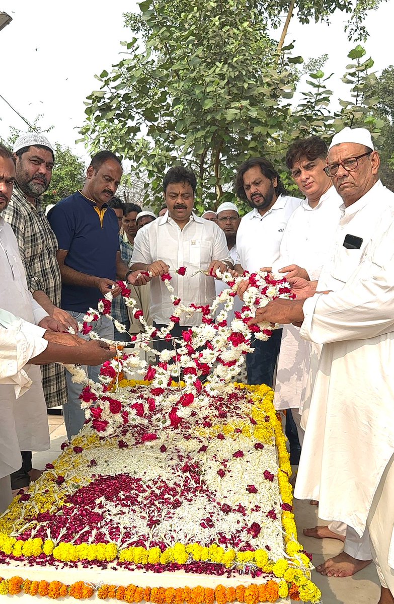 Rafiqahmed22313's tweet image. भारत देश के प्रथम शिक्षामंत्री भारत रतन मौलाना अबुल कलाम आजाद जी की यौमे पैदाइश पर खिराजे अकीदत पेश करते हैं । हम दुआ करते हैं अल्लाह अबुल कलाम आजाद जी को जन्नत उल फिरदौस आला मुकाम आता करे उनके दर्जात बुलंद करे।