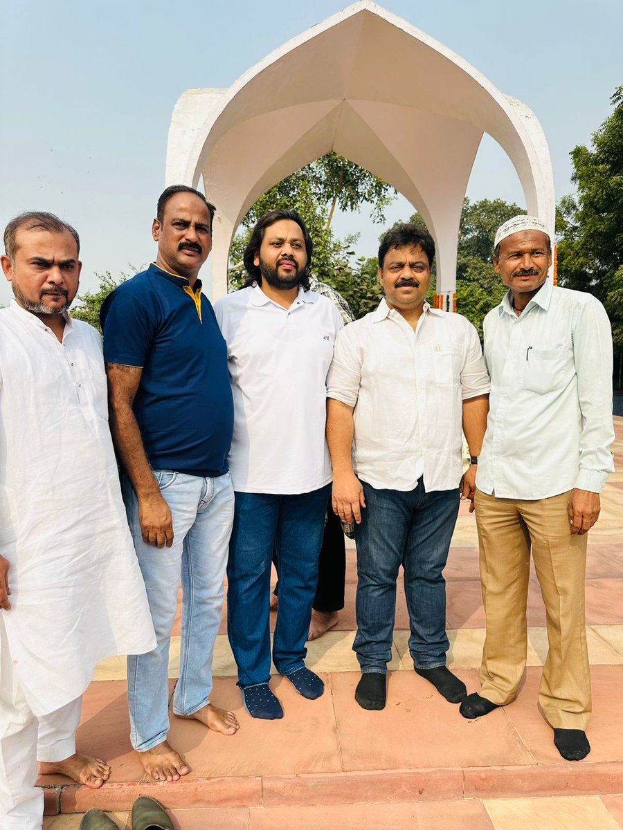 Rafiqahmed22313's tweet image. भारत देश के प्रथम शिक्षामंत्री भारत रतन मौलाना अबुल कलाम आजाद जी की यौमे पैदाइश पर खिराजे अकीदत पेश करते हैं । हम दुआ करते हैं अल्लाह अबुल कलाम आजाद जी को जन्नत उल फिरदौस आला मुकाम आता करे उनके दर्जात बुलंद करे।