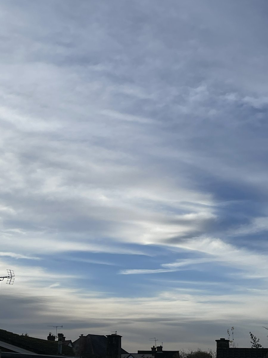 LynxTotem's tweet image. I guess we are not going to be allowed the Sun today as forecast here. 🙄London 11/11 9am #Geoengeneering #weathermodification #weathermod