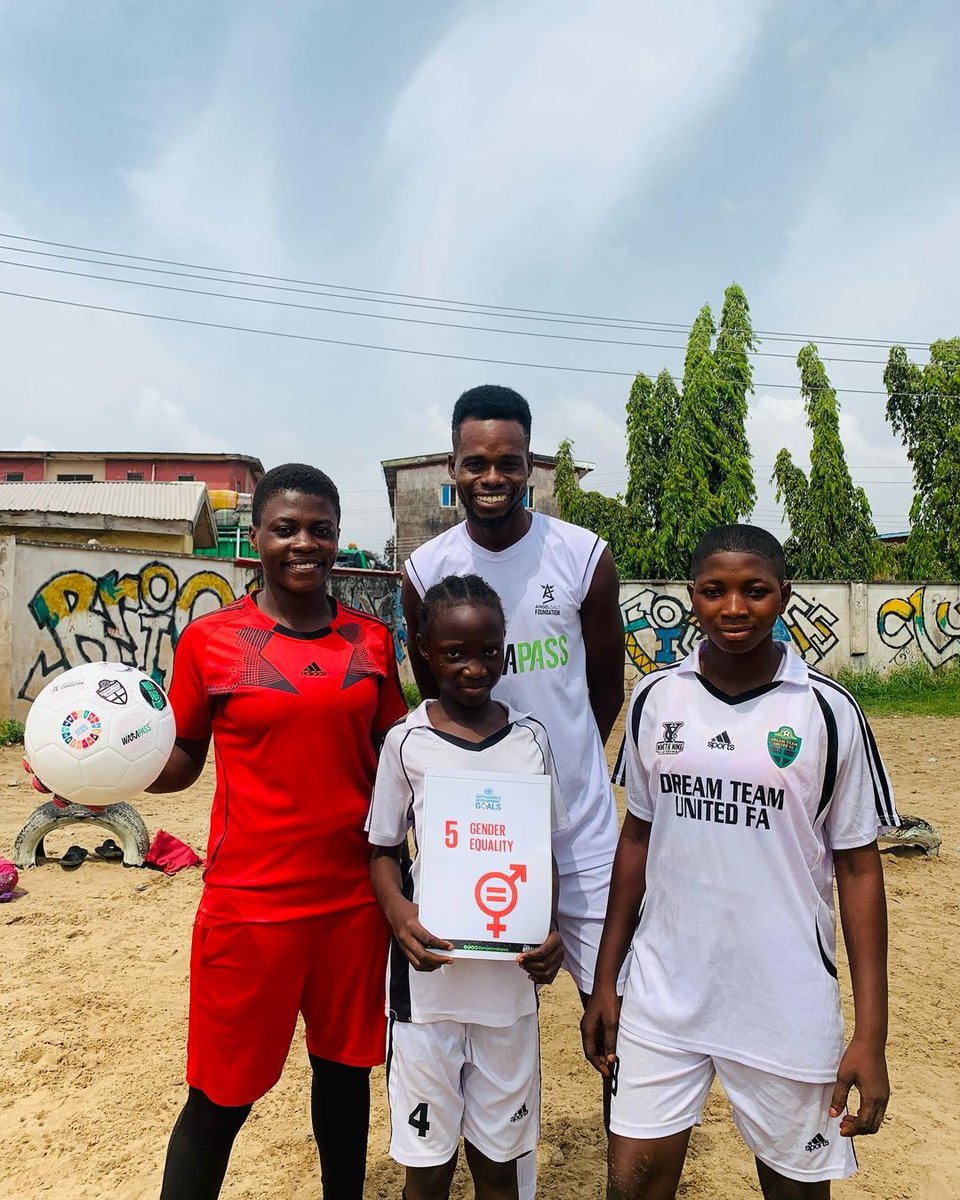 angelthesalt's tweet photo. Meet Confidence, Funmilayo & Fatimo: Dream Team United girls with the #genderequality card. Many more girls in boys dominated teams are encouraged to keep playing and giving their best.
#WakapassTour #ProjectWakapass #WakapassChampionsCup #Football #FootballAndEducation #SDGoals https://t.co/1Cn0EPoSZj