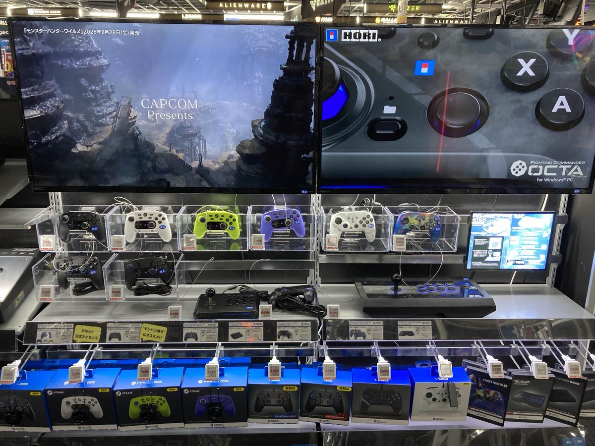 4階パソコンコーナーにてパソコン用ゲームコントローラーコーナーが 
