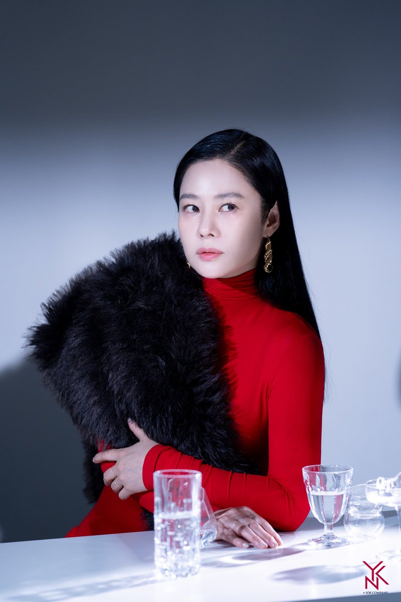 [📷] #투데이YNK 
#김현주 #Marieclaire 

연기도, 화보도,
눈빛 만으로 모든 것을 압도하는
현주 배우의 마리끌레르 화보 촬영 비하인드♥️

#KimHyunJoo