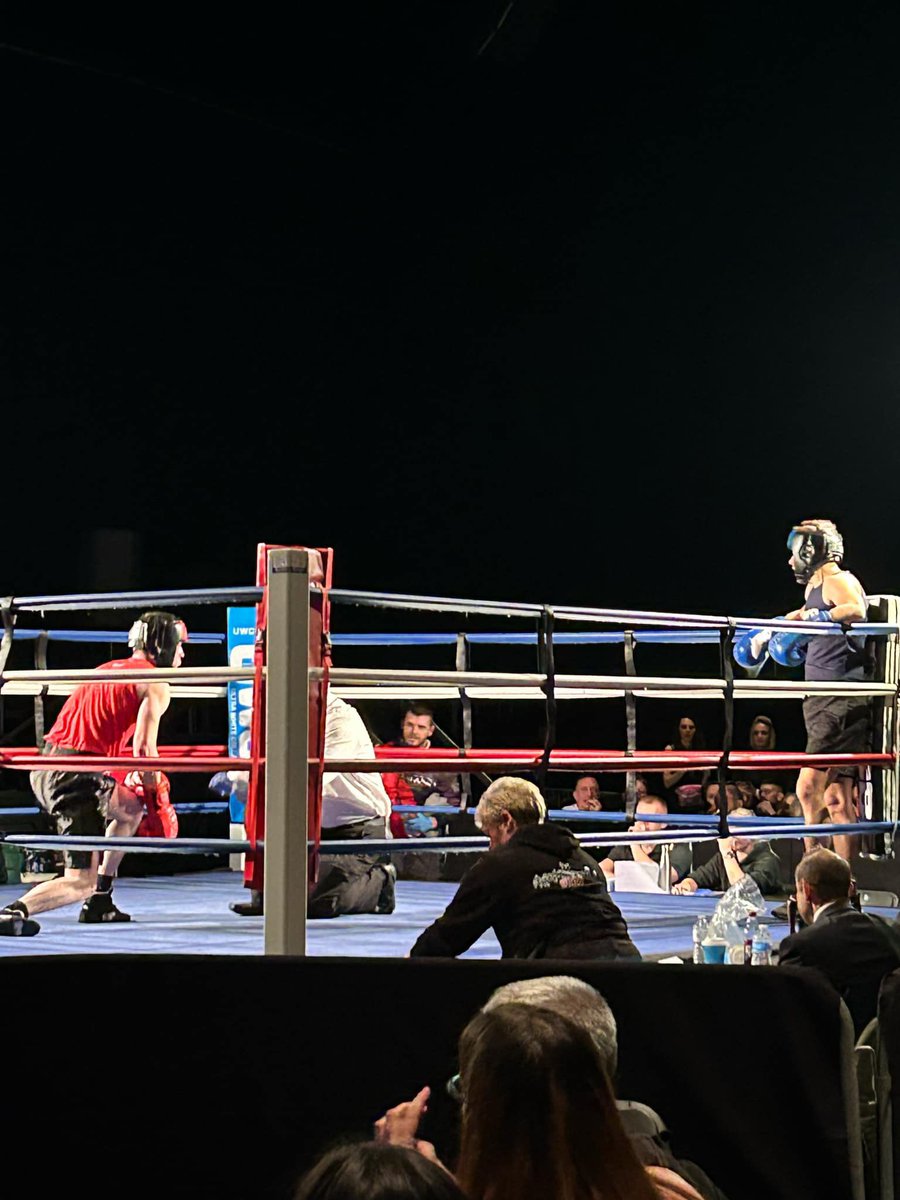 Climatee_'s tweet image. TKO in round 2 🥊