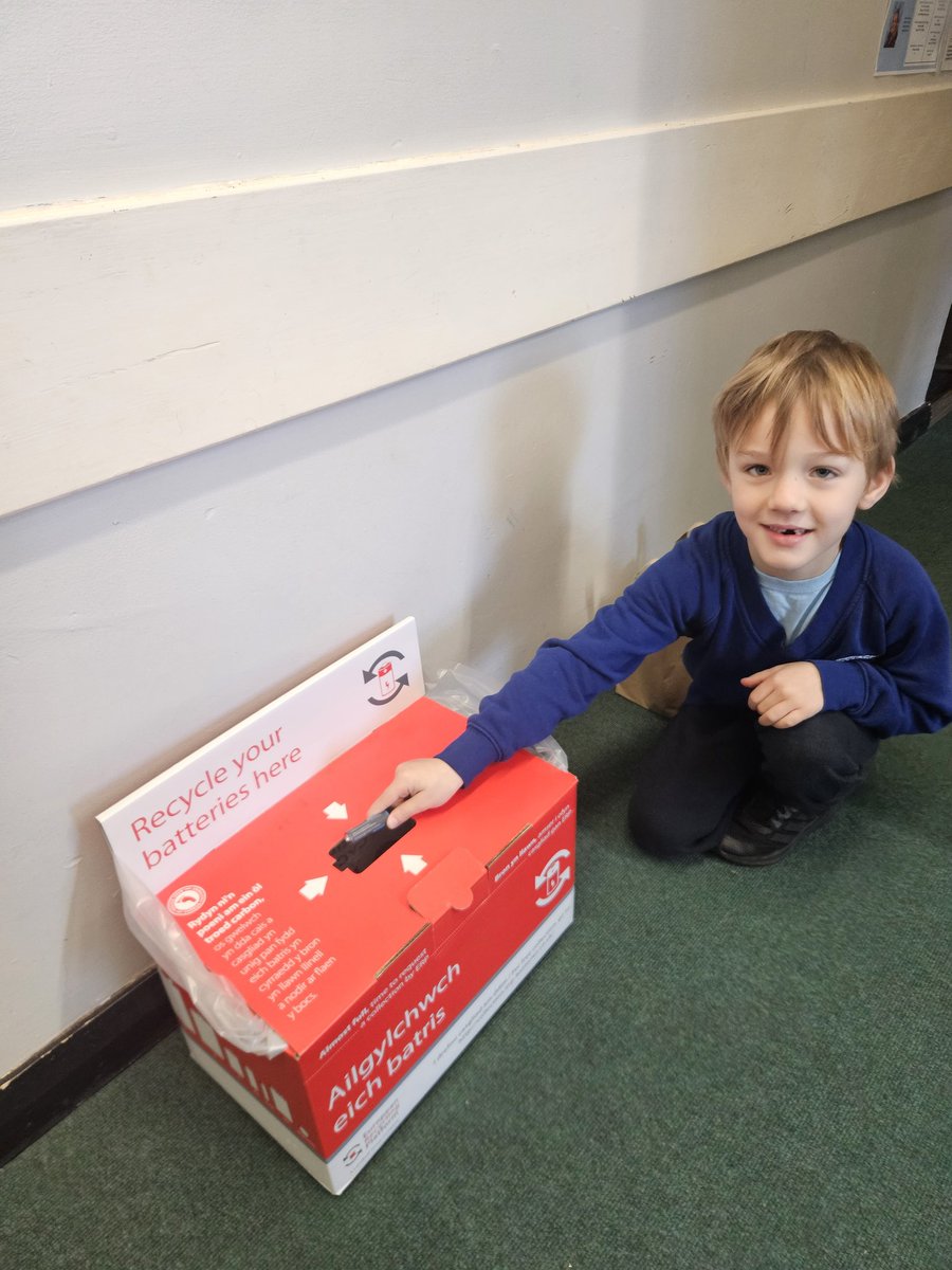 YForyd's tweet photo. ♻️🌎Newyddion Eco/ Eco news🌎♻️ our first batteries have been recycled this morning! Diolch yn fawr Eco Superstar #ethicalemrys @EcoSchoolsWales https://t.co/C69h5lS7oM