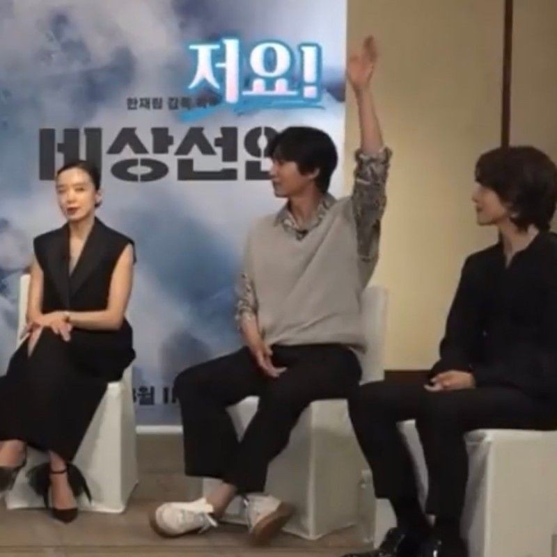 aeon_ILY's tweet photo. #김남길_트친소
엻사2가 나와서 + 곧 입시생 신분을 벗어나서 복귀했습니다! 오랜만에 판에 돌아와서 조금 어색할지도 모르지만 같이 아저씨 얘기하고 싶어요(*´ ˘ `*) 주로 주접 트윗이 가득하지만? 가끔 그림도 그려요! 맘찍 눌러주시면 찾아뵐게요🫶 https://t.co/YxlbcV7aeB
