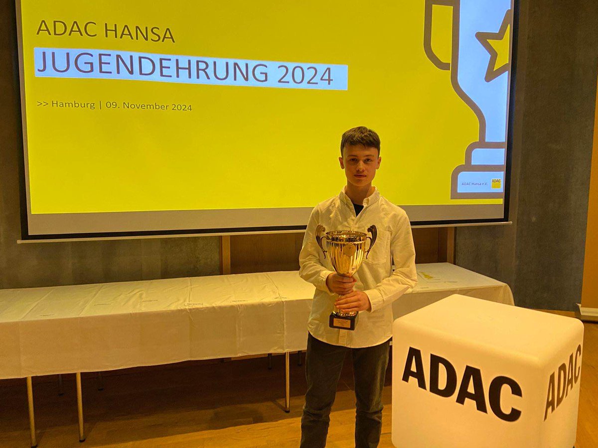 PlayingDucks's tweet photo. 🚀 Glückwunsch an unseren Fahrer Lionel Hünecke! 🏆 Für seinen Sieg im Norddeutschen #ADAC Kart-Cup (NAKC) geehrt! Neben dem Kartsport glänzt Lionel auch im @PlayingDucks Racing-Team. 💪🏎️ Wir sind stolz und gratulieren zur Meisterschaft! 🦆👏#PlayingDucks #NAKC #Champion https://t.co/vw6BwpxeQQ