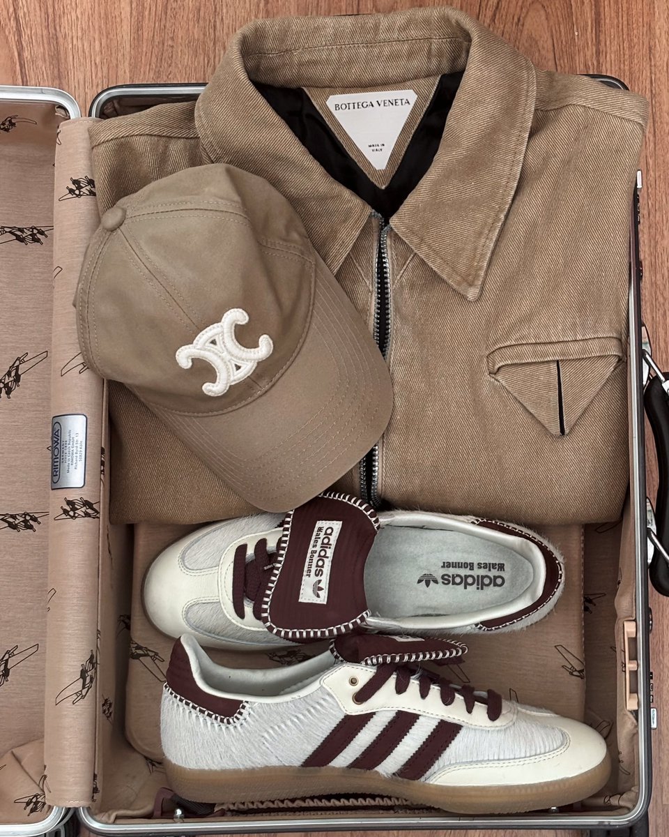 mariow08's tweet photo. Can you guess what my favorite season is? https://t.co/fj9Zcg0WZZ