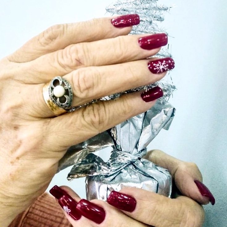 YourNailsM's tweet image. .
No olvidéis que ya se acerca este momento. Llena  de fiesta tu #esmaltado para estas #navidades. 

Si quieres que tus manos sean el complemento perfecto para los días con más brillo del año, sólo tienes que venir a YourNails.