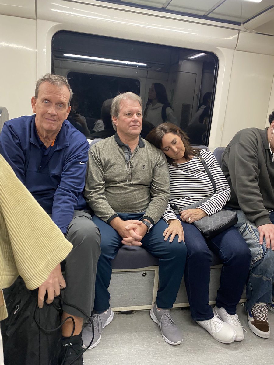 Es_Kryptonite's tweet photo. These man in the middle is a American soldier who started threatening people in the train saying that he’s gonna nock out and that his job is to kill people , he also flexed that we pay his salary. Shameful attitude, aggressive and barbarian. United States is not represented bths https://t.co/AOHU4i7RKv