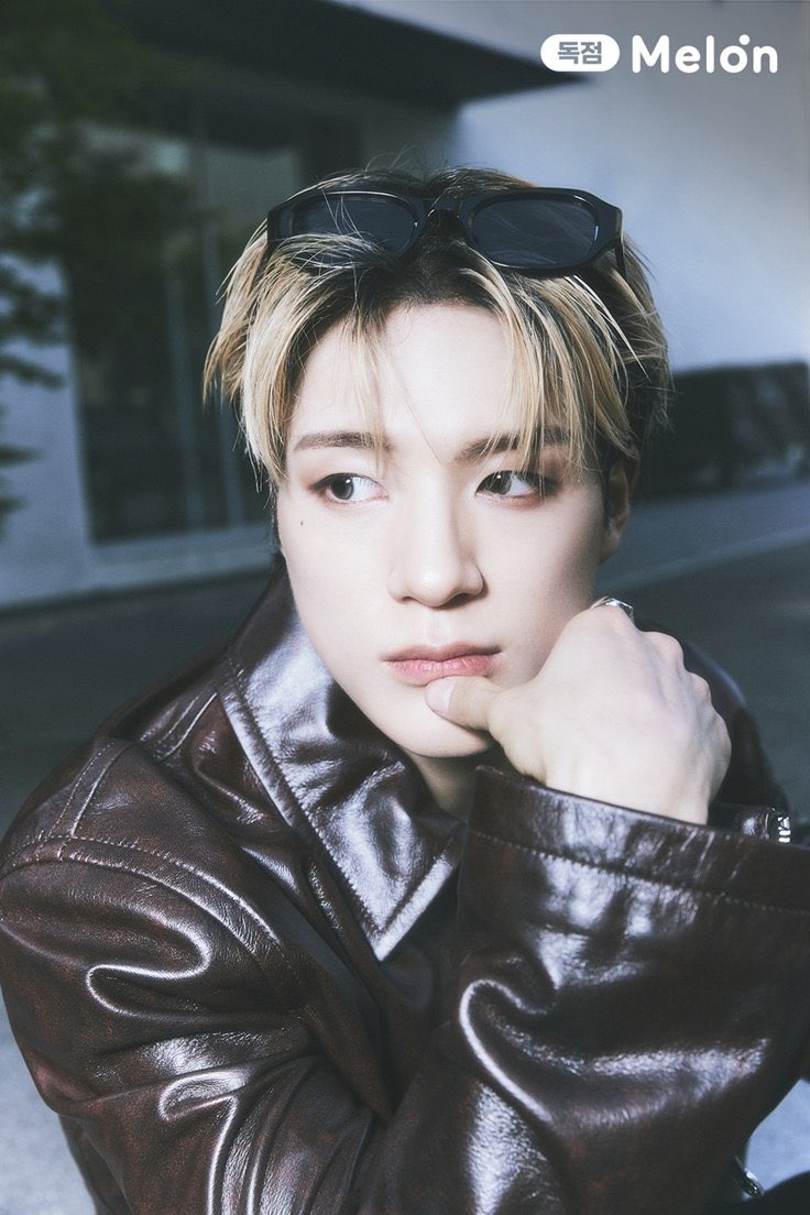 FILESLJN's tweet photo. #JENO melon exclusive photo 🖤 https://t.co/wKwfkliA0i