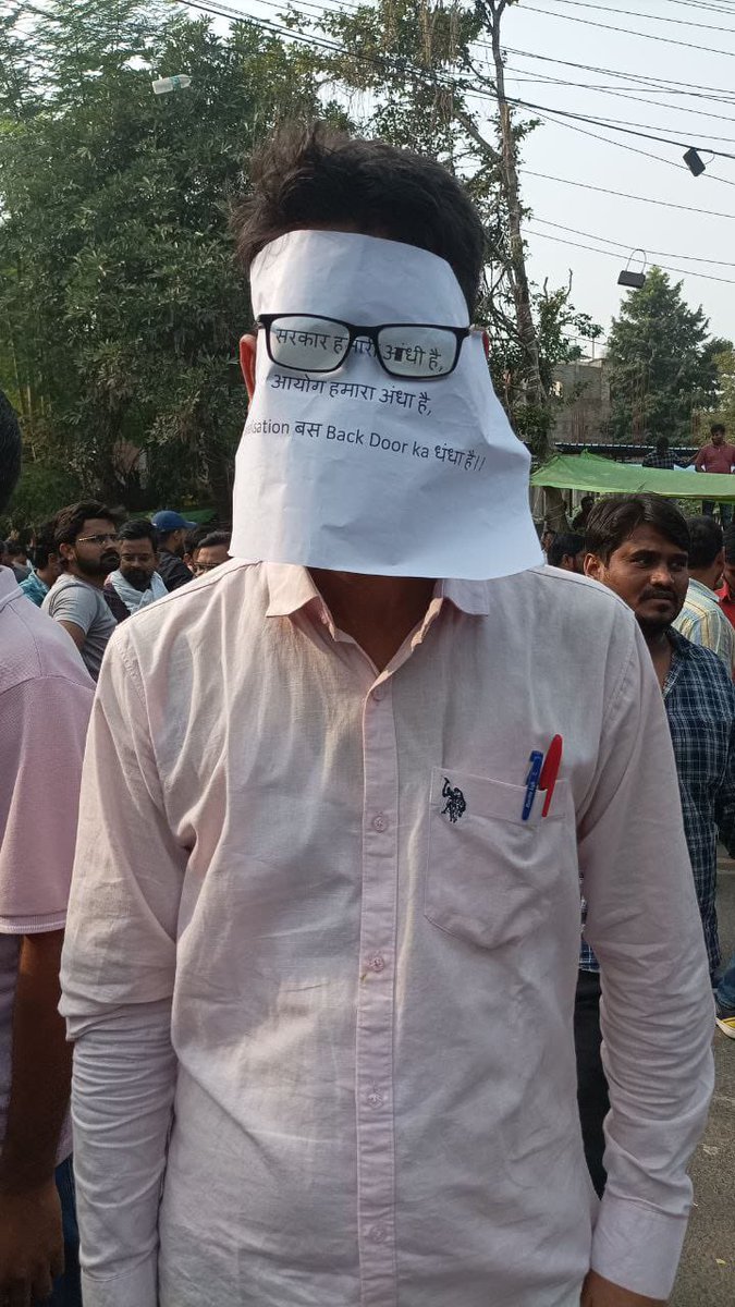 ErVindhyawasini's tweet image. सरकार हमारी अंधी है,
आयोग हमारा अंधा है
Normalisation बस Back Door का धंधा है!🔥

#UPPCS_RO_ARO_ONESHIFT 
#UPPSC_No_Normalization