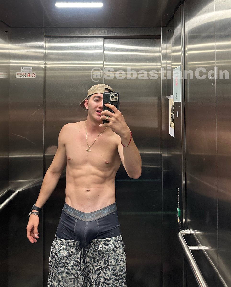 Sebastiancdn's tweet photo. Rt si quisiera ser el porter@ que miraba detrás de la cámara 😬🤫
https://t.co/CR2K9asj10 https://t.co/OvpNo4pxNr