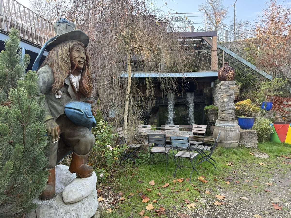 retroturistika's tweet photo. Dědkův pivovar jehož exteriér právě teď prochází podzimním designem #unhost #turistika #vylet #cesko #fotocesty #pivovar #travel #czechia #hiking #trip #autumn #brewery https://t.co/bHAklCikx7