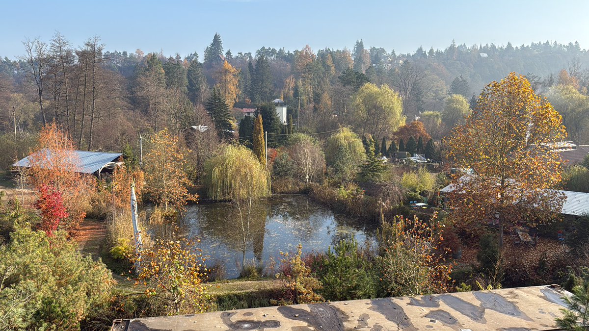 retroturistika's tweet photo. Dědkův pivovar jehož exteriér právě teď prochází podzimním designem #unhost #turistika #vylet #cesko #fotocesty #pivovar #travel #czechia #hiking #trip #autumn #brewery https://t.co/bHAklCikx7