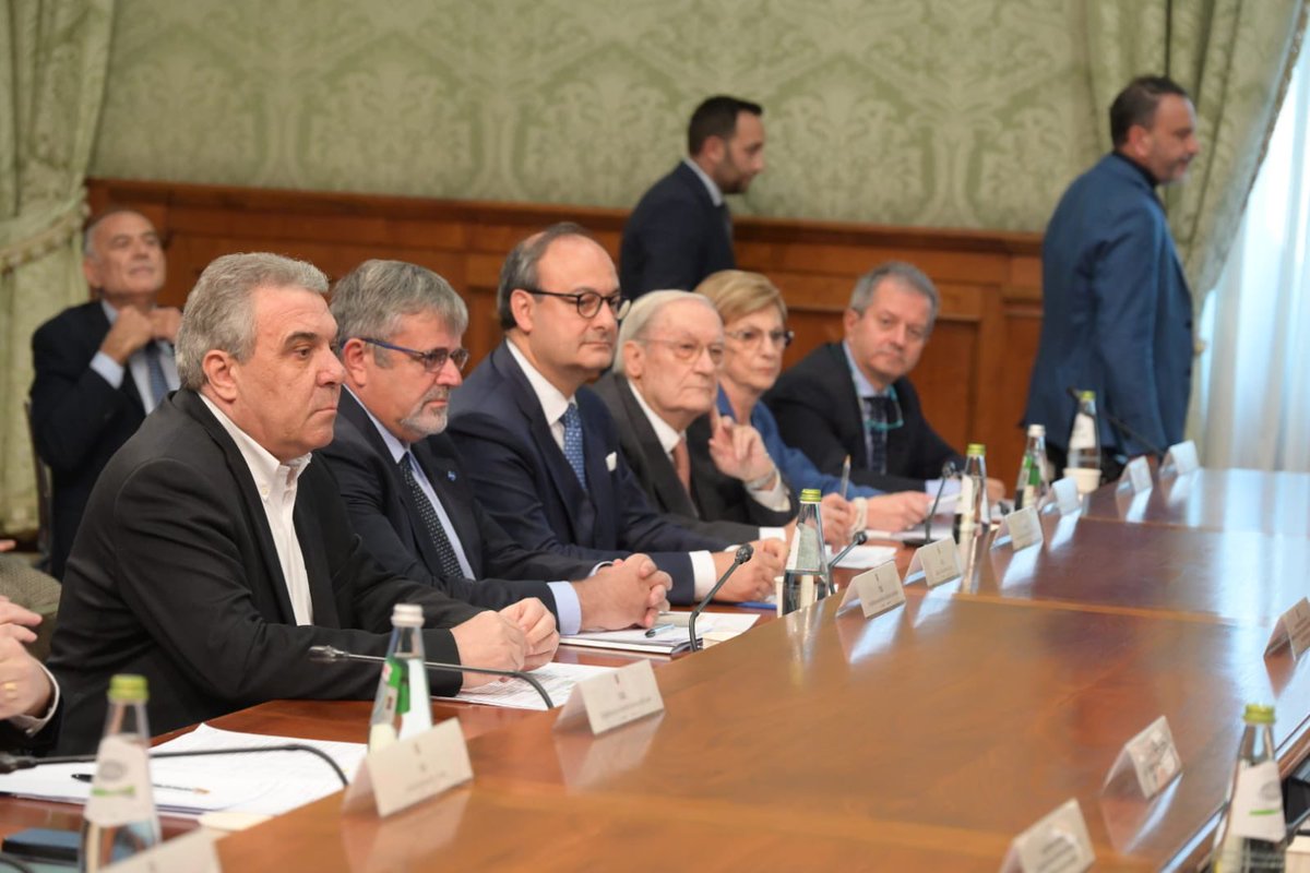 In corso a Palazzo Chigi il confronto sulla Legge di Bilancio tra il Governo e le organizzazioni sindacali. Per la Cisl sono presenti al tavolo il Segretario Generale #LuigiSbarra e la Segretaria Generale Aggiunta #DanielaFumarola.