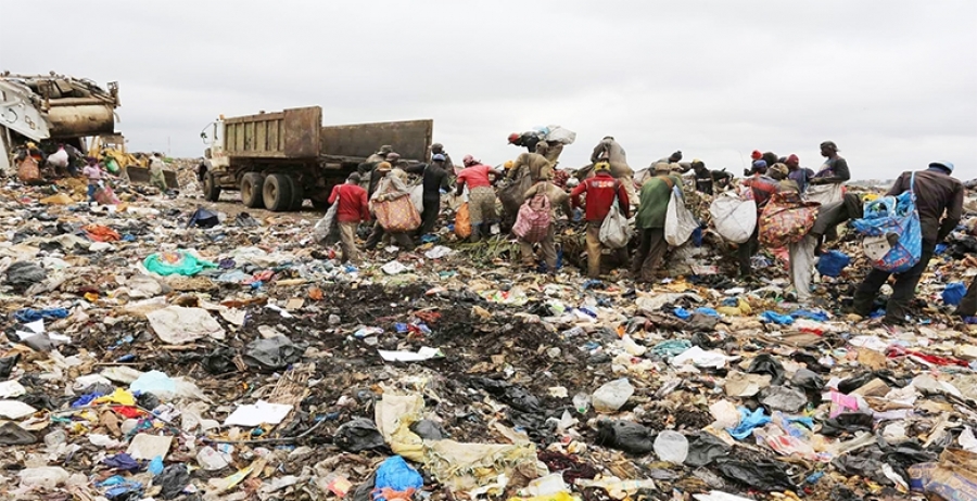 ⚠️ Découverte choquante à Akouédo, Abidjan : mort-né &amp; fœtus retrouvés dans une décharge. Indignation générale. Le 10 nov 2024, des déchets médicaux auraient été abandonnés. Plus de détails 📲 : 1l.ink/7XHG2WL 

#Choc #Actualités