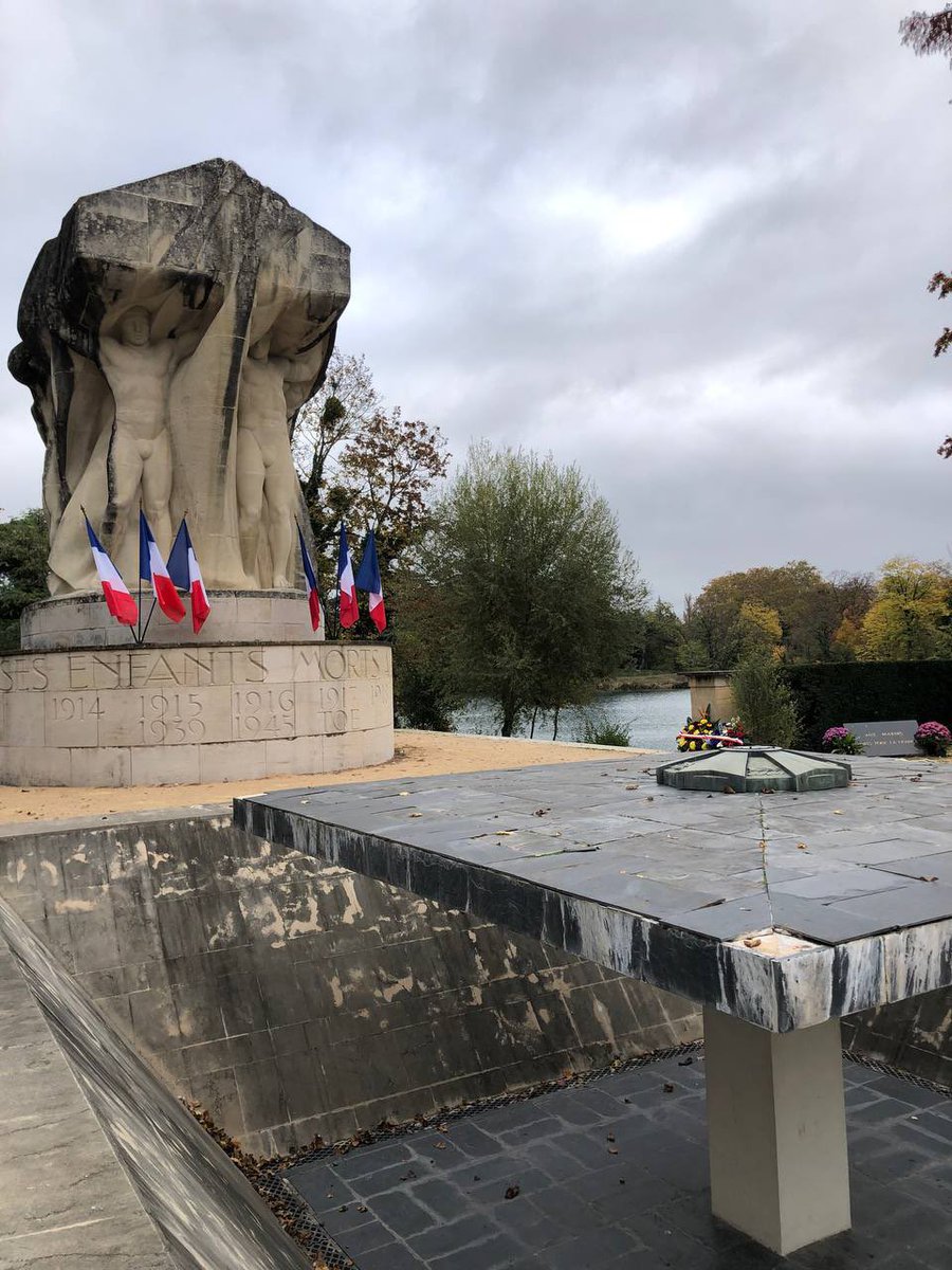 Xavier Fourboul (@xavierfourboul) on Twitter photo En ce jour de mémoire, <a href="/ReconqueteRhone/">RECONQUÊTE ! | Lyon/Rhône</a> entretien la flamme du souvenir de nos aïeux et de leur sacrifice victorieux. Avec humilité, inspirons-nous des héros tombés pour la liberté de la #France 🇫🇷 vers un futur digne de leur héritage. #Armistice #11Novembre En ce jour de mémoire, <a href="/ReconqueteRhone/">RECONQUÊTE ! | Lyon/Rhône</a> entretien la flamme du souvenir de nos aïeux et de leur sacrifice victorieux. Avec humilité, inspirons-nous des héros tombés pour la liberté de la #France 🇫🇷 vers un futur digne de leur héritage. #Armistice #11Novembre