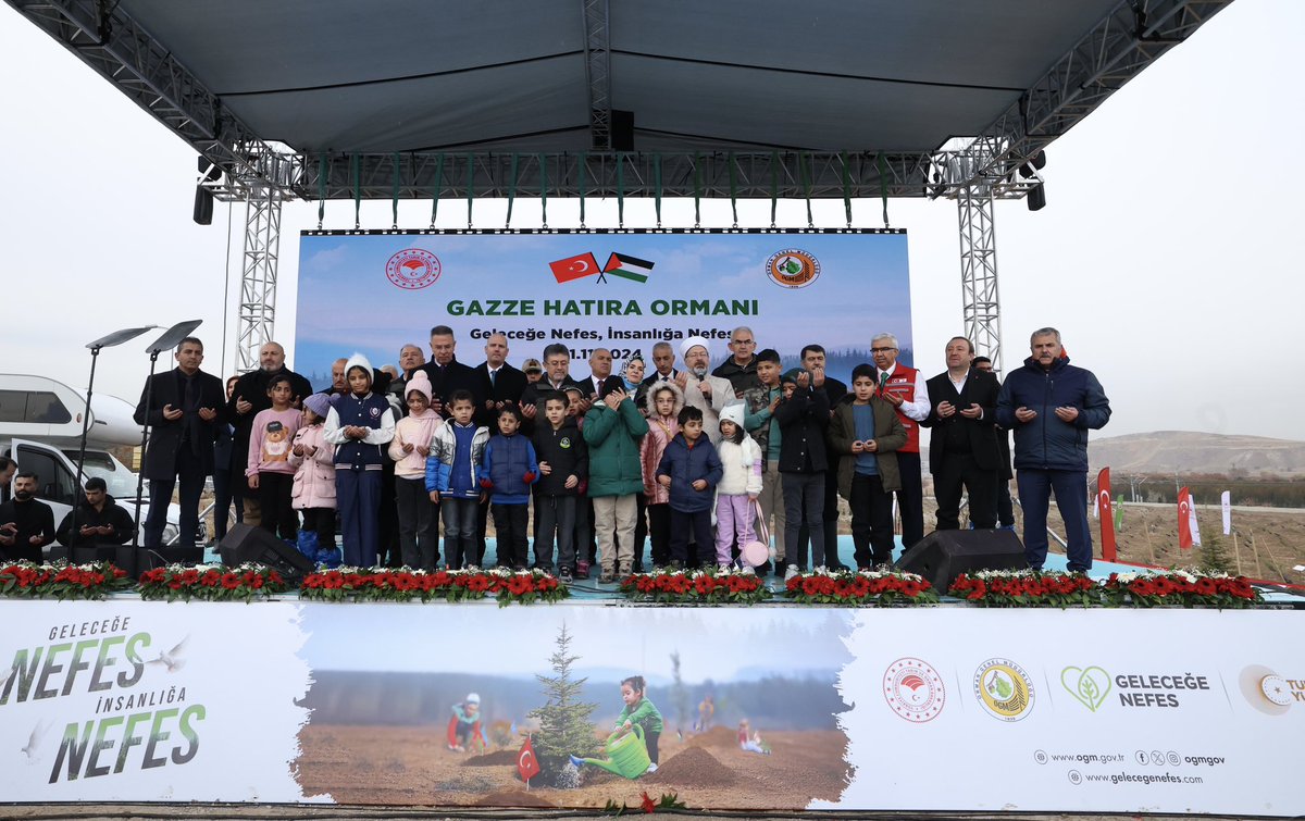 Sayın Bakanımızın teşrifleriyle, 11 Kasım Milli Ağaçlandırma Günü kutlamaları kapsamında  #GeleceğeNefesİnsanlığaNefes diyerek 81 ilimizdeki fidan dikim alanlarında heyecan ve mutlulukla milyonlarca fidanı toprakla buluşturduk.