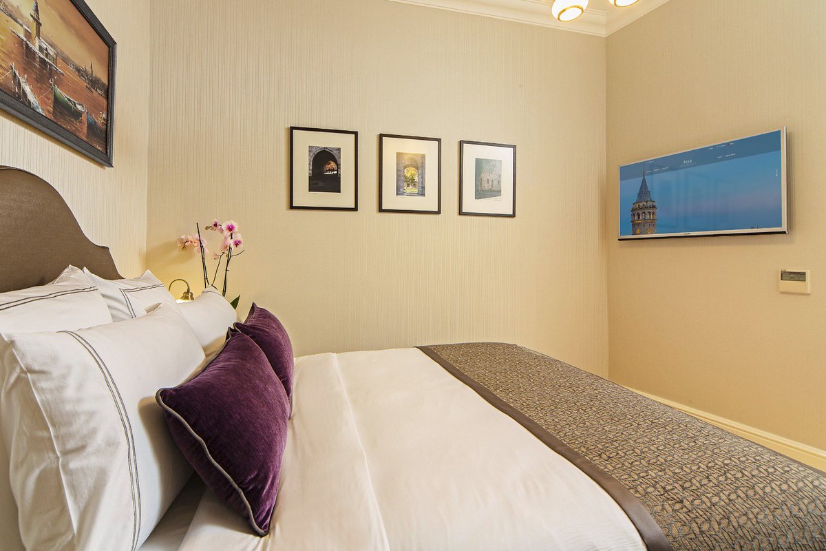 A peaceful retreat in the heart of the city.

📍 Galata Mansion✨ Deluxe Triple Room

#meroddihotels #meroddigalatamansion #galata #beyoglu #hotel #boutique #boutiquehotel #history #hospitality