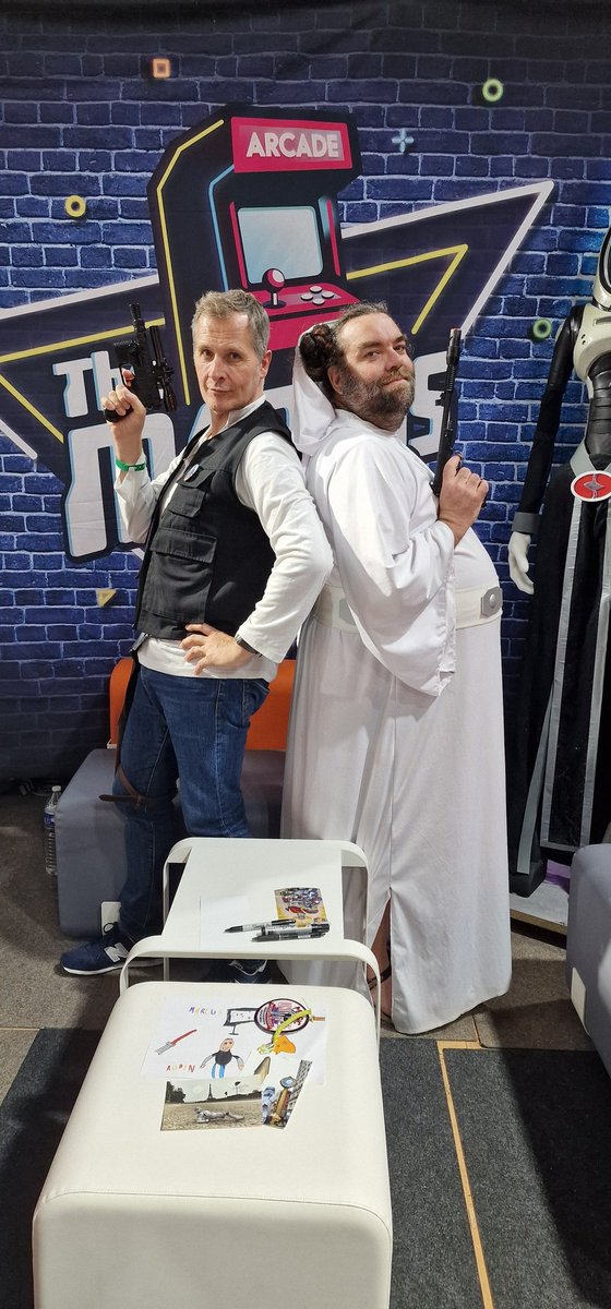 Marcuszeboulet's tweet photo. Embarquez avec moi pour cette 4e édition de la Chtar Wars 😉
Je vous attend sur mon stand pour des dédicaces et photos 📷
C'est vraiment le Noël avant l'heure pour tout fan de Star Wars 👍
#Ishotfirst https://t.co/S5B3R2jG8w