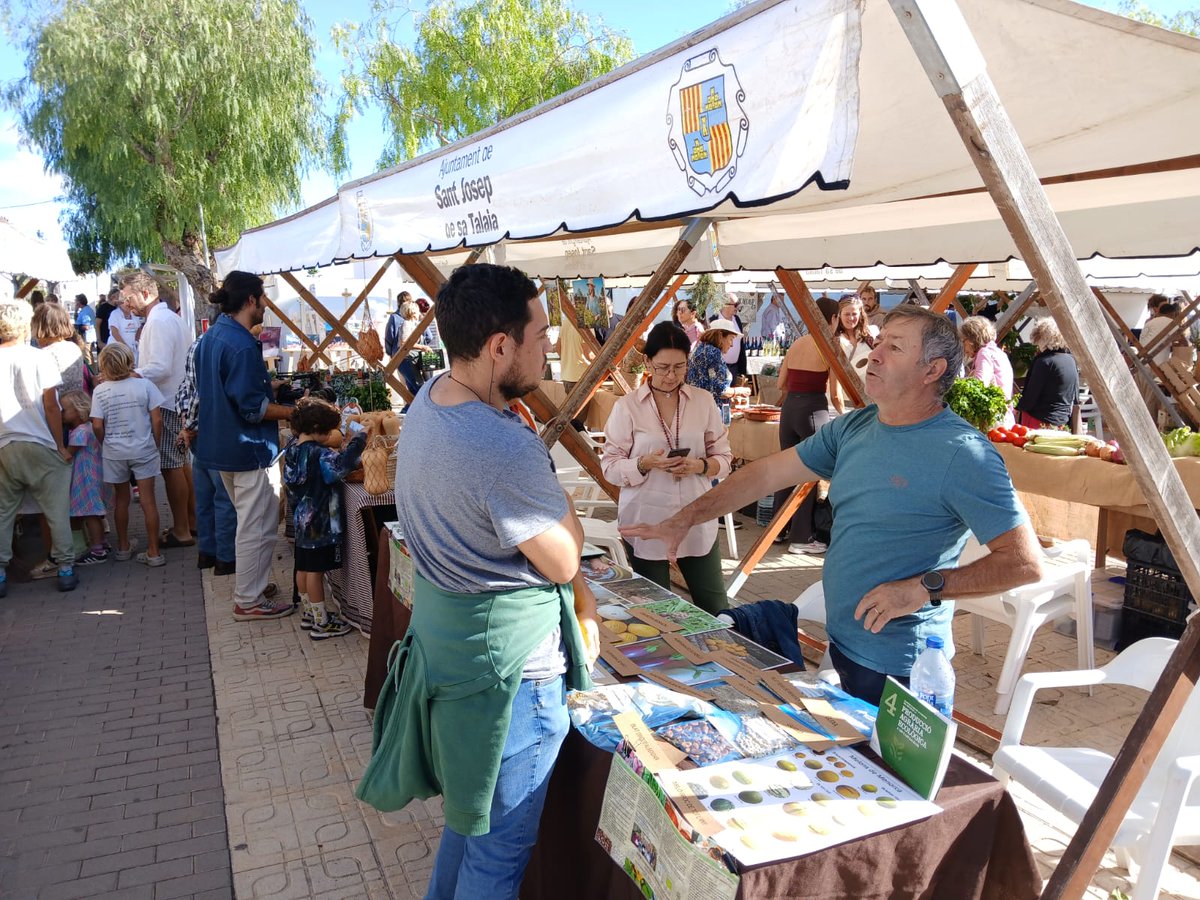 Avui compartim algunes imatges de la III Fira Ecològica d'Eivissa organitzada per APAEEF.

Al migdia el <a href="/CBPAE/">CBPAE</a> va oferir una paella popular amb producte ecològic i local.
Va ser un èxit! Enhorabona i fins l'any que ve!

#30èaniversariCbpae
#AlimentsEcodeBalears