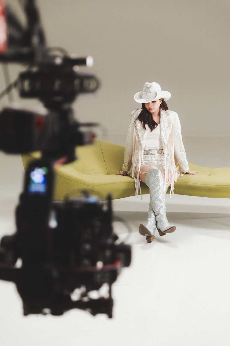 mayaonline2002's tweet image. ตุวควีนตุวมง!! สวยสะบัดเลยน้องลูกเบ็ค~

#Jackie_DancingQueen_MV
#Beckysangels #เบ
#MAYATVOFFICIAL