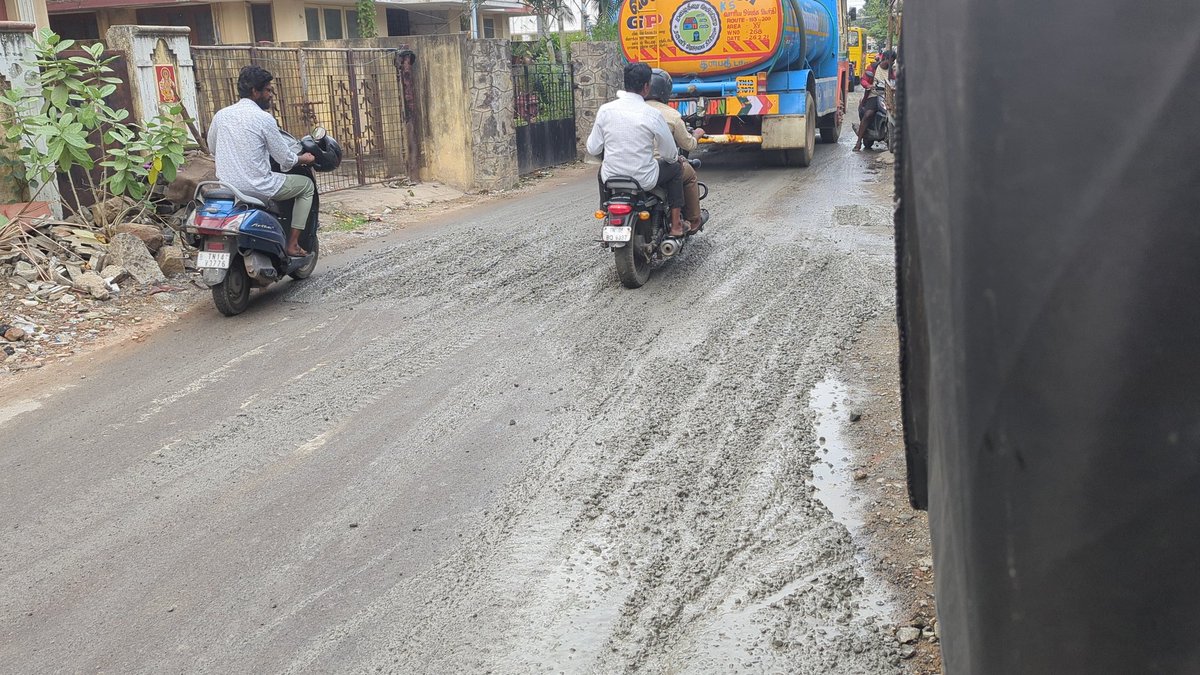 asbernpyrate's tweet photo. Poor road patch work @chennaicorp doing the work in morning hours without blocking the road.. all the patch work done gone vain 
Sholinganallur, ward 199, school road south @mkstalin @Udhaystalin https://t.co/sDebpKNc8Y