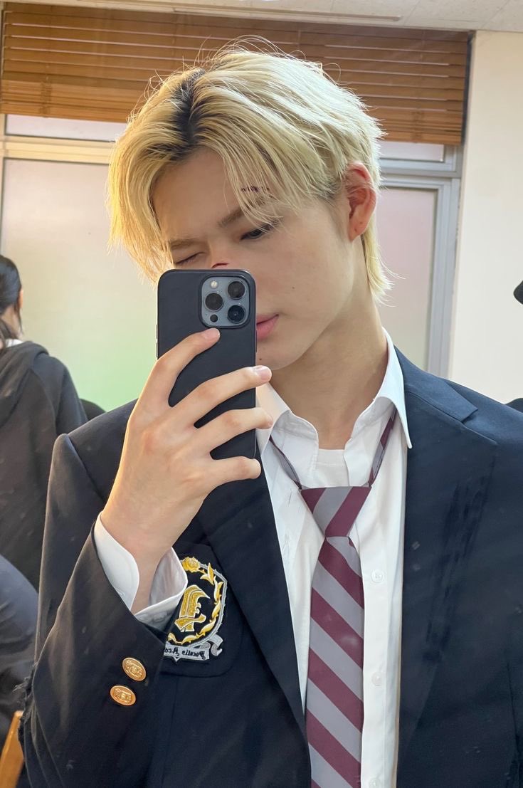 nksunbaem's tweet image. student ni-ki.                     senior engineer