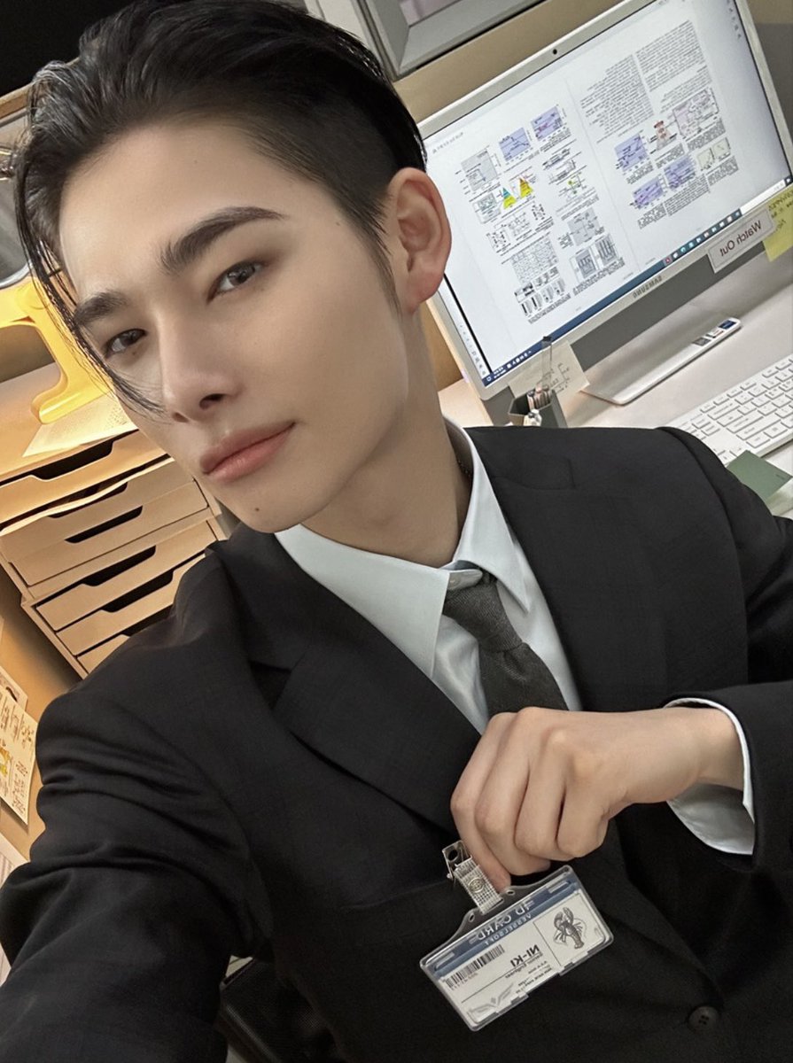 nksunbaem's tweet image. student ni-ki.                     senior engineer