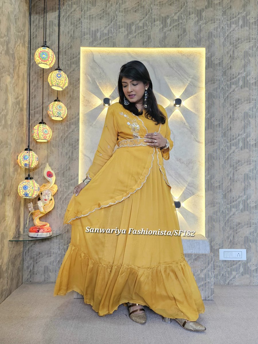 Pavankabraa's tweet photo. 3-Piece Chinnon Set:

1. Pure Chinnon gown with cancan – handwork details 🌸

2. Separate jacket with French knot, sequence, cutdana &amp; pipe work 💎

3. Detachable handworked belt 💫

✨ Free Shipping
✨ Size: 44

Ready to dispatch!

NO COD ! 

#Kanguva
#Pushpa2TheRule https://t.co/Vok7LNnz2D
