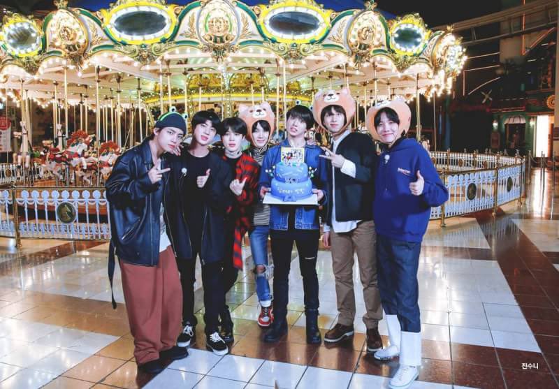 ロッテワールドのメリーゴーランドってこれか…！推しの横で