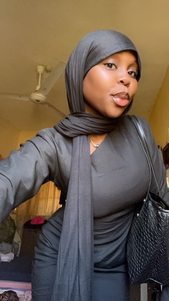 You can never go wrong with black ✨🖤