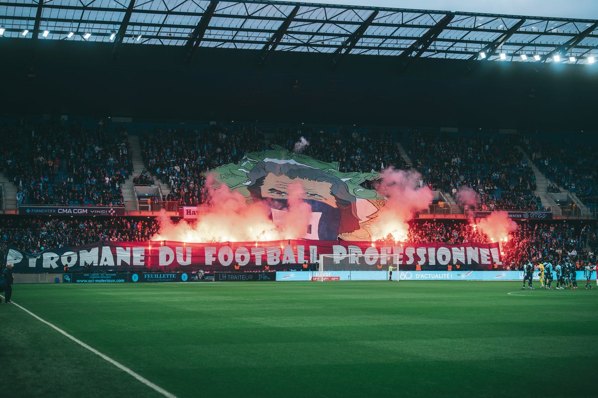 UltrasMadeinFR's tweet photo. ⚽️ Le Havre - Reims 
📢 Barbarians Havrais ! 
📆 Dimanche 10 novembre 2024
📸 remi.stn (Instagram)

#HACSDR https://t.co/dYy2cAMxmD