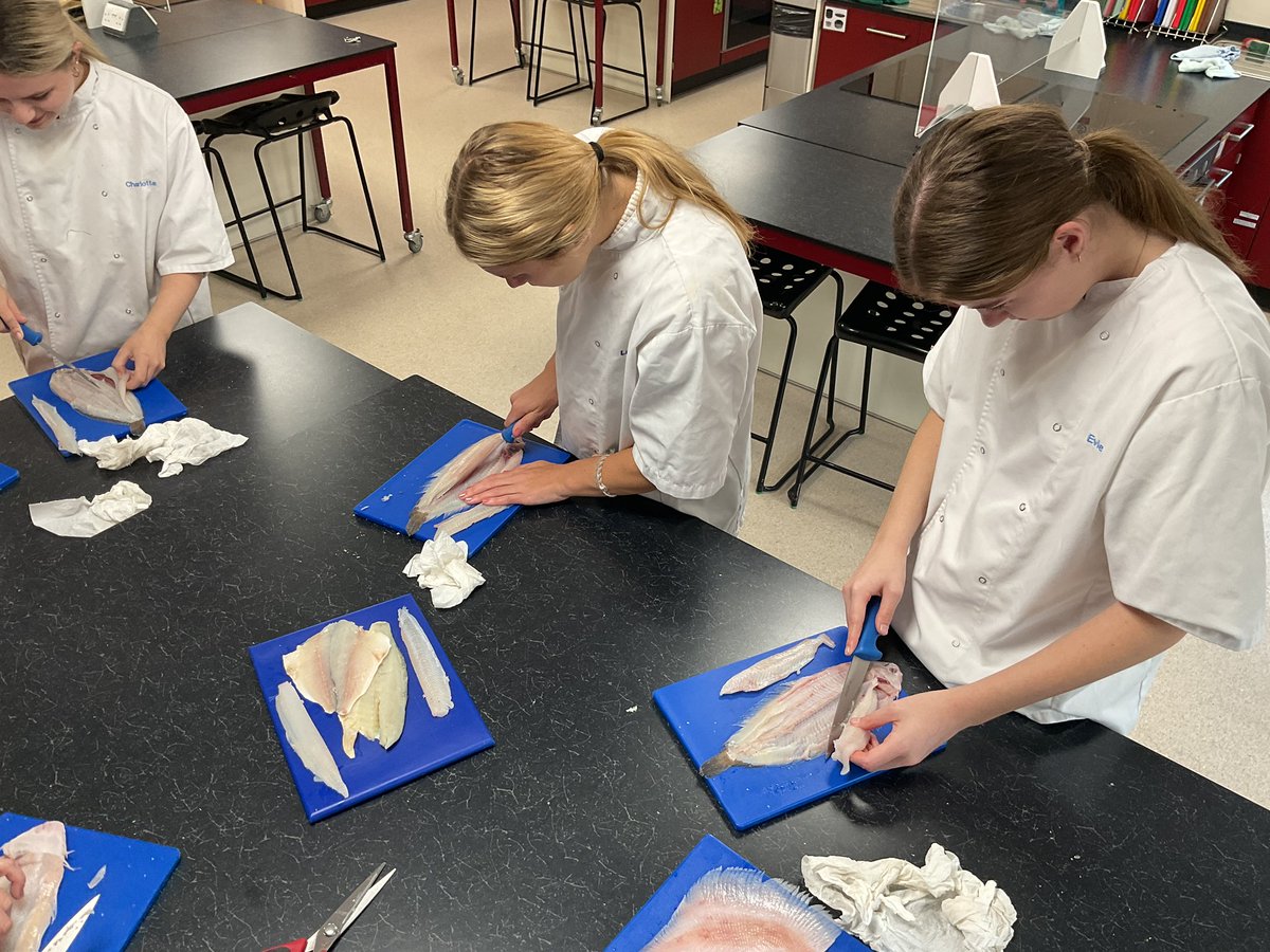 PipersSenior's tweet image. #pipersinspire #pipersyear12 fish filleting