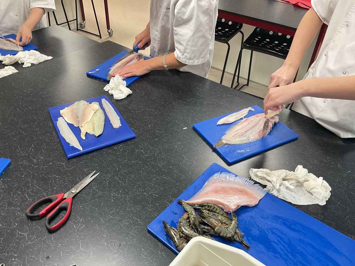 PipersSenior's tweet image. #pipersinspire #pipersyear12 fish filleting