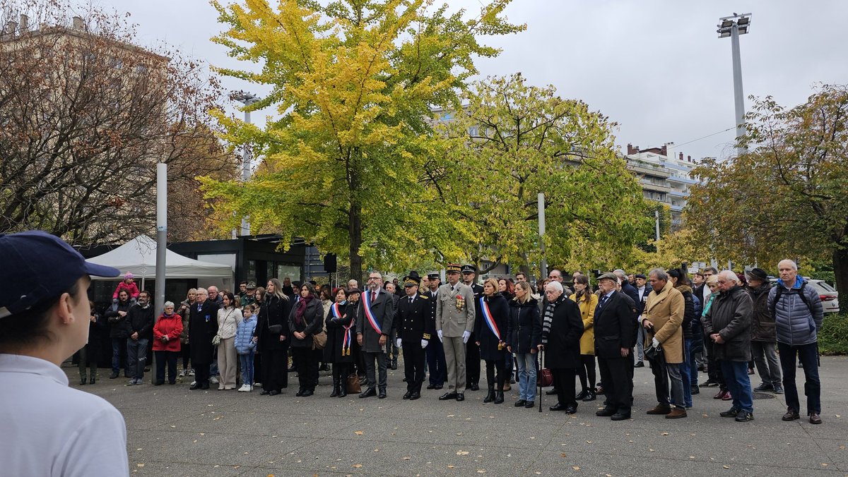 À #Grenoble, le #11novembre est aussi une date marquante de la seconde guerre mondiale. Ce jour-là, en 1943, 369 Grenoblois-es furent arrêtés alors qu'ils rendaient hommage à l'Armistice de 1918, avant d'être déportés dans des camps de concentration.