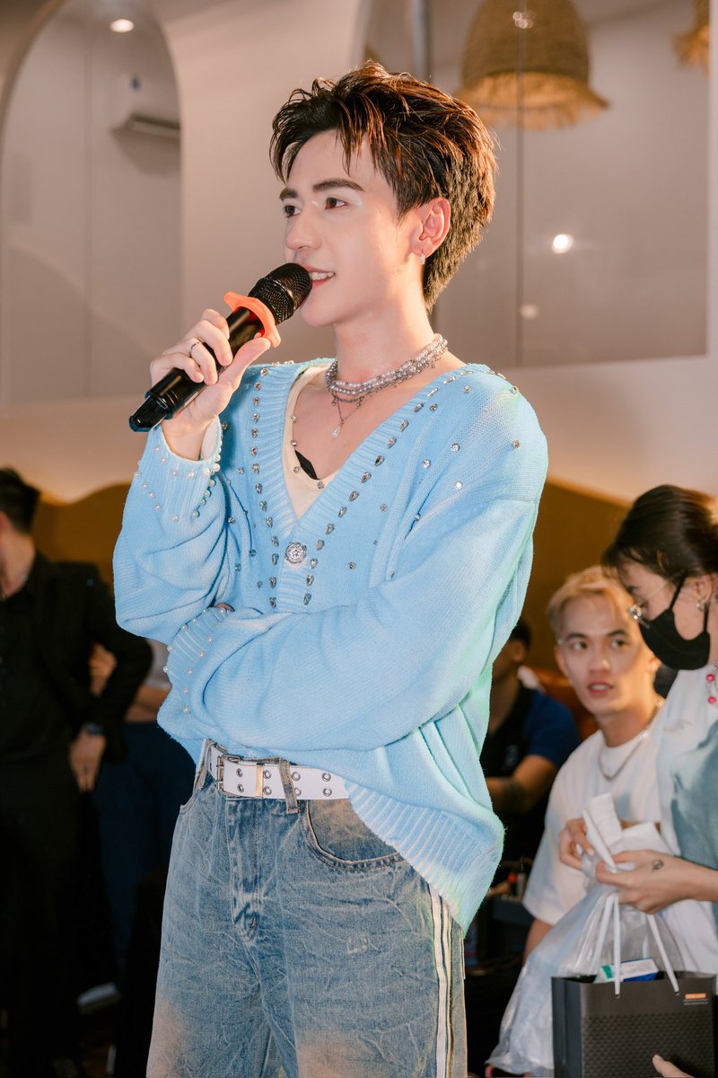 supportmasterd's tweet photo. คุณหล่อไหม?
Cre: VT saigonchill.
#quanghungmasterd #supportmasterd https://t.co/RhaAdVfe41