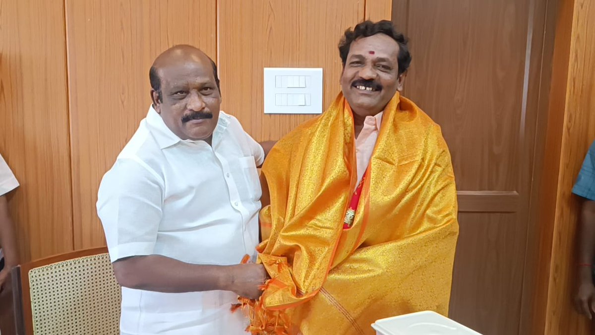 MaKaStalin's tweet image. தமிழ்நாடு உயர்கல்வித்துறை அமைச்சர் மற்றும் திருவிடைமருதூர் சட்டமன்ற தொகுதி  உறுப்பினர் மாண்புமிகு. கோ.வி. செழியன் அவர்களை நேரில் சந்தித்து ஆடுதுறை தேர்வுநிலை பேரூராட்சியினை மேம்பாடு செய்திடவும் பொதுமக்களுக்கு நன்மை பயக்கும் வகையில் கீழ்கண்ட கோரிக்கையினை அரசுக்கு பரிந்துரை செய்து…