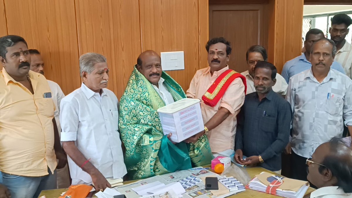 MaKaStalin's tweet image. தமிழ்நாடு உயர்கல்வித்துறை அமைச்சர் மற்றும் திருவிடைமருதூர் சட்டமன்ற தொகுதி  உறுப்பினர் மாண்புமிகு. கோ.வி. செழியன் அவர்களை நேரில் சந்தித்து ஆடுதுறை தேர்வுநிலை பேரூராட்சியினை மேம்பாடு செய்திடவும் பொதுமக்களுக்கு நன்மை பயக்கும் வகையில் கீழ்கண்ட கோரிக்கையினை அரசுக்கு பரிந்துரை செய்து…