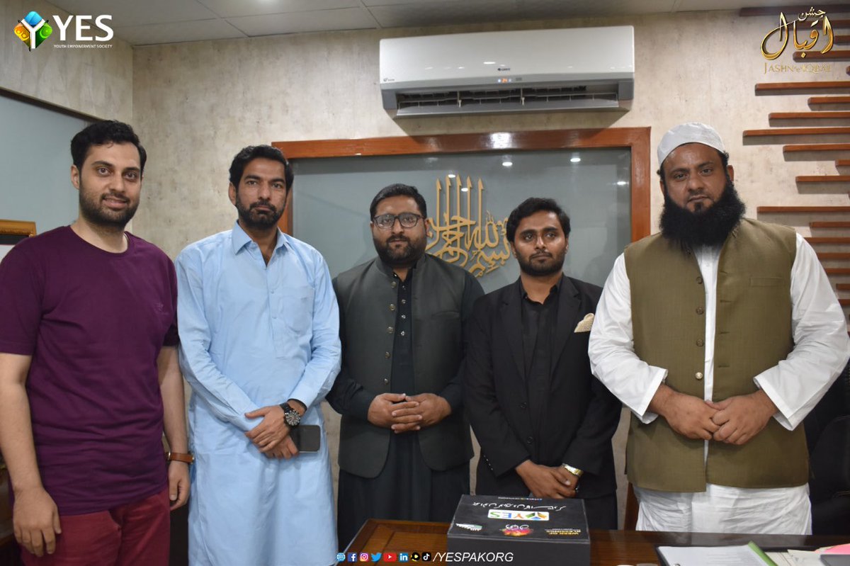 yespakorg's tweet photo. A successful meeting took place as President Irfan Butt &amp; the Main Team of JI engaged with Mr. Farrukh Yasin, CEO of Malka food, Royal Fields &amp; Managing Director of Vital group &amp; Mr. Moon Cheema renowned political &amp; social figure💫
Exciting times ahead🙌🏻

#jashneiqbal #Trending https://t.co/9235ww9CKL