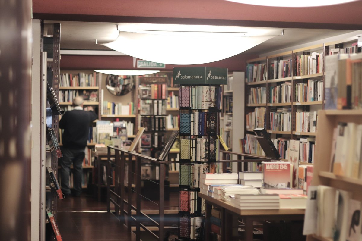 Feliz #diadaslibrarias! ❤️

Durante o día de hoxe faremos un 5% de desconto en libros 📚