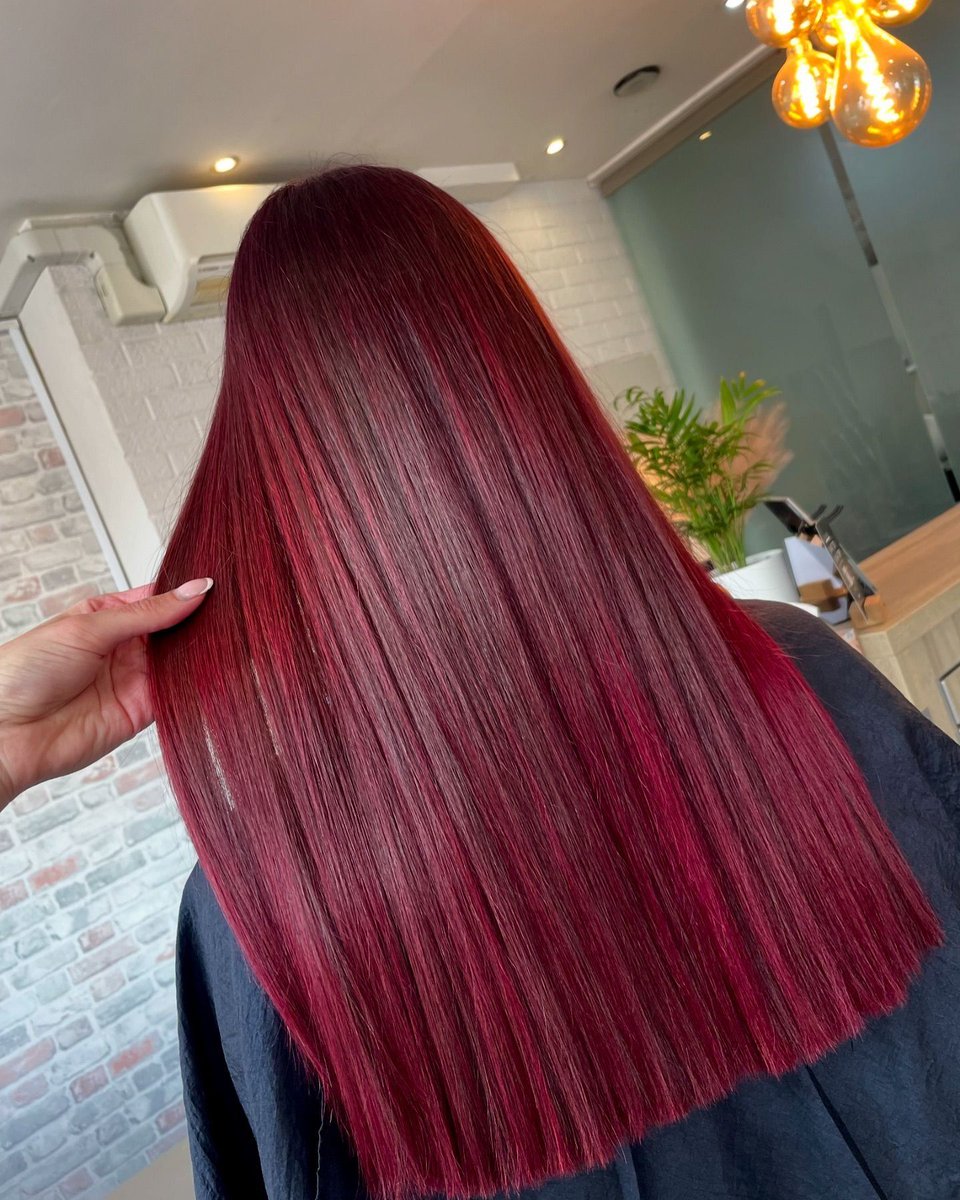 ohpeluqueros's tweet image. Logra un cabello ultravibrante y lleno de brillo con #ColorTouch! 🍒

Pregunta por nuestra #FormulaWella en tu próxima visita a Oh! Peluqueros y disfruta de un color deslumbrante 💫

📲 923123484 (Filiberto Villalobos) 📲 923247688 (Avd. Villamayor)

#ohpeluqueros #peluqueria