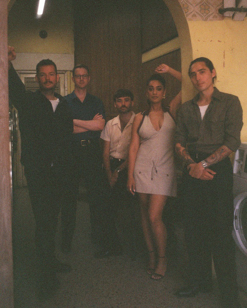 fultonstband's tweet photo. Thank you all for the love and support of ‘Hard Truths’ so far! See you all at Northside Records this Friday! 🌹 @northsidechris 

𝐹𝑢𝑙𝑡𝑜𝑛 𝑜𝑛 𝐹𝑖𝑙𝑚 ~ 
📸: Dyllan Corbett 

#livemusic #soul #vinyl #newrelease https://t.co/2zPHGH8Isu