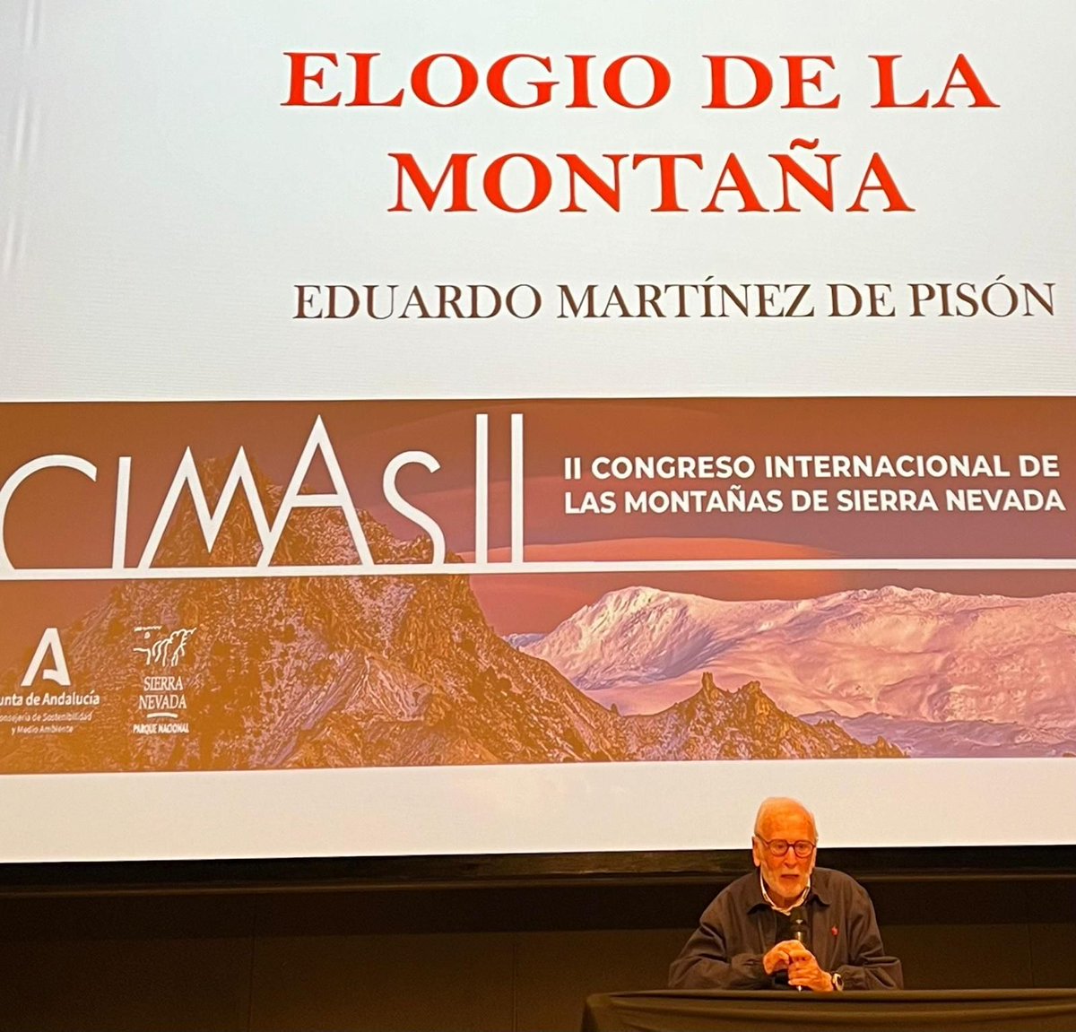 La semana pasada fue el congreso internacional de las montañas (CIMAS II). Participamos como institución colaboradora y ponencias. CIMAS es un punto de encuentro entre usuarios, empresas, gestores e investigadores. La clausura contó con Eduardo Martínez de Pisón, todo un lujo.
