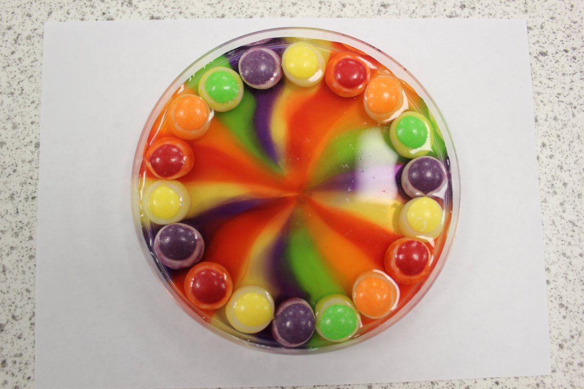 SaintMichaelsCE's tweet photo. #StMichaelsScience
Mrs Ashurst and 7E have been comparing the size of copper sulphate crystals and investigating diffusion with skittles! https://t.co/obGcAP8N13