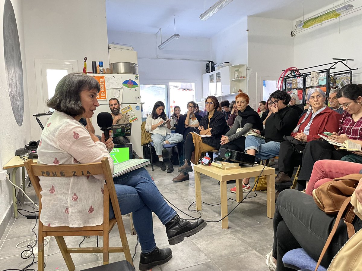 Ahora mismo con @yayo_herrero en #Pomezia charlando sobre otras lógicas para sostener la vida: una transición ecosocial justa 🌱🔻 en las #JornadasDelta2024